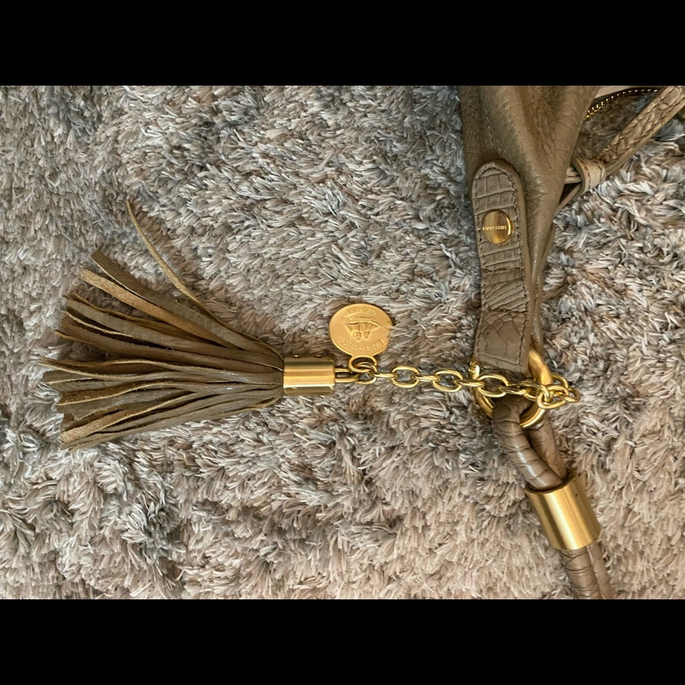 Brahmin shoulder bag light grey/Olive with tassel and hang tag - Picture 10 of 10